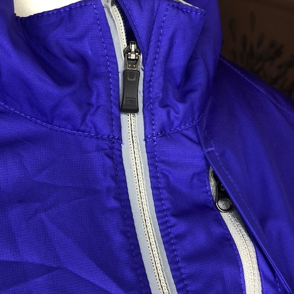 REI Lightweight Vented Windbreaker M - Picture 2 of 11